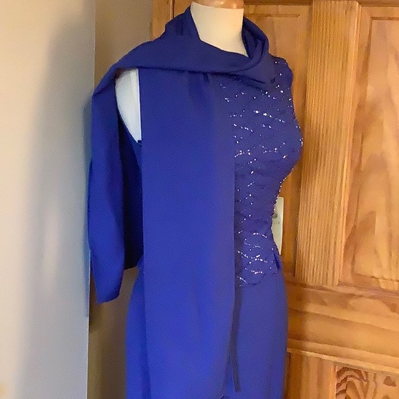 Aspeed Gown - Picture 10 of 10